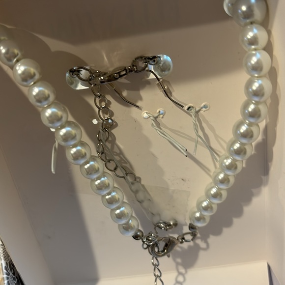 Ellen Tracy Faux pearls - costume jewelry - 3 piece - Brand New - never worn - Picture 6 of 6